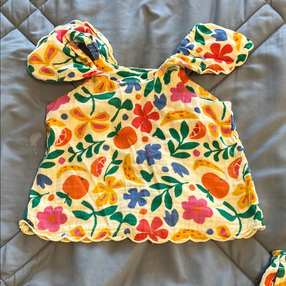 Old Navy Green and Pink Floral Tropics Outfit - Picture 3 of 9